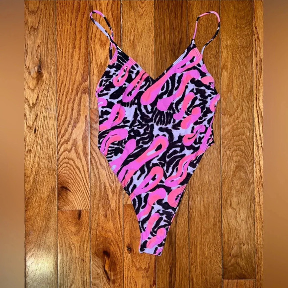 NWOT Icon Swimsuit size Medium - Picture 1 of 4